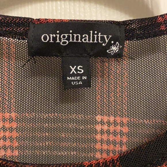 Red and black plaid mesh crop top. Size XS - Picture 3 of 4